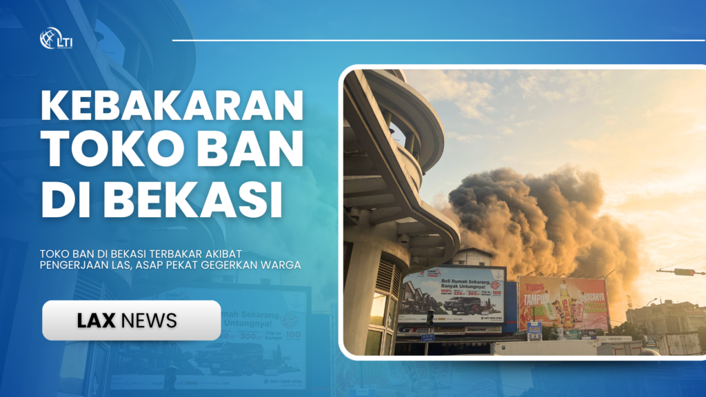 Kepulan asap hitam pekat membubung tinggi dari kebakaran toko ban di Bekasi, tampak warga dan pengendara menyaksikan di tengah kemacetan lalu lintas sore hari.
