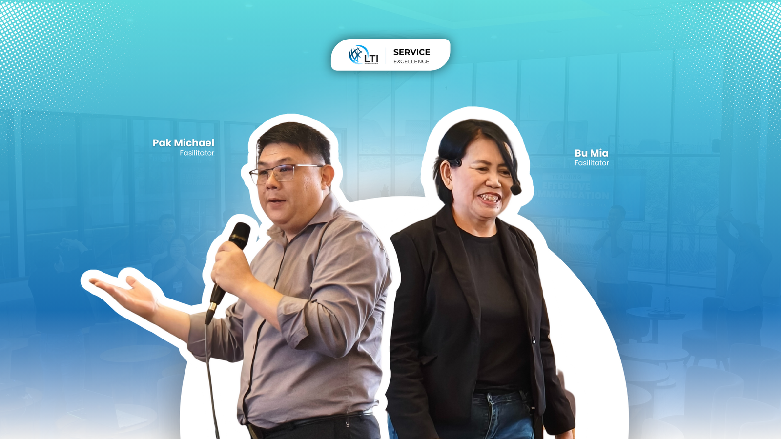 Fasilitator sedang memberikan materi Training Effective Communication kepada karyawan LTI dengan gestur aktif dan ekspresif.