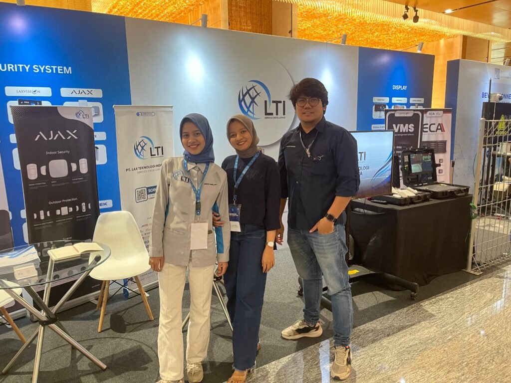 Booth dan Sales Presales PT. Lax Teknologi Indonesia di Indonesia Security Summit 2025 Menara Astra